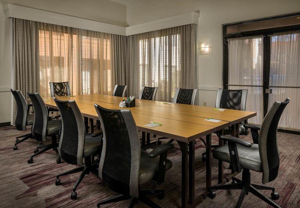 Courtyard By Marriott New Haven 2*