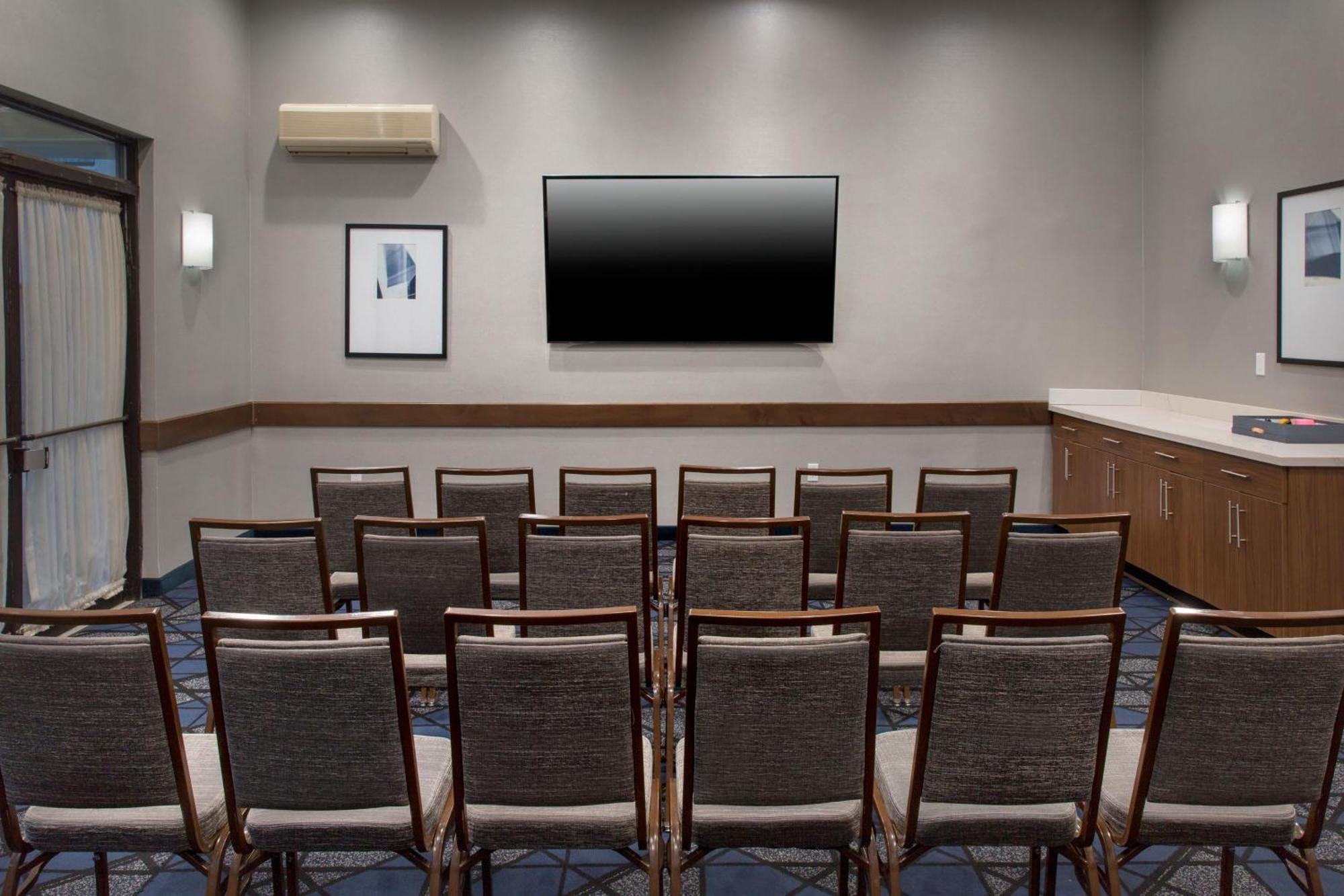 Courtyard By Marriott New Haven Hotel Orange