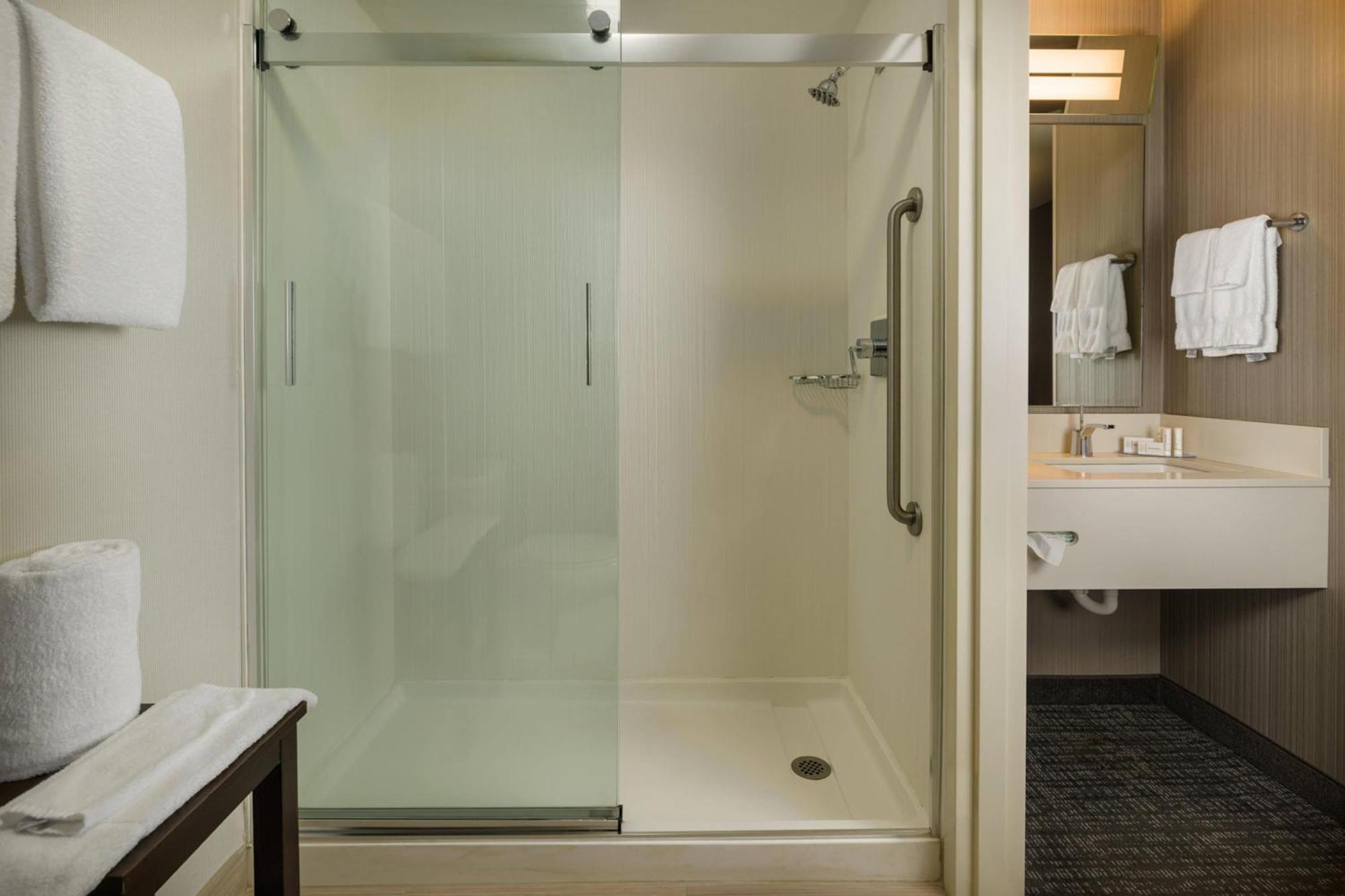 Courtyard By Marriott New Haven Orange