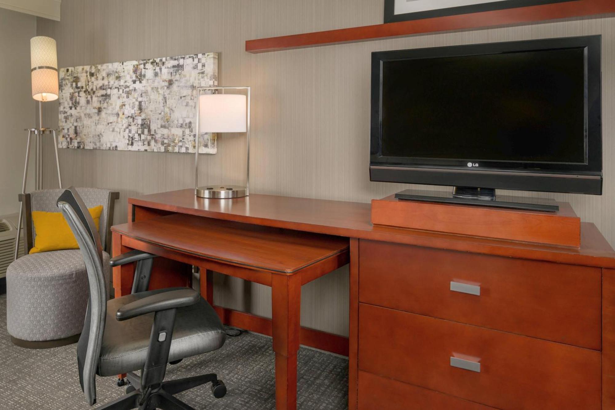 Hotel Courtyard By Marriott New Haven 2*
